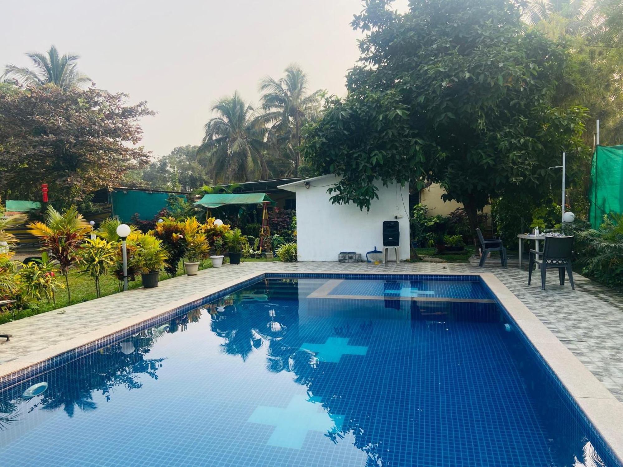 Humming Bird Beach Resorts Alībāg Exteriör bild