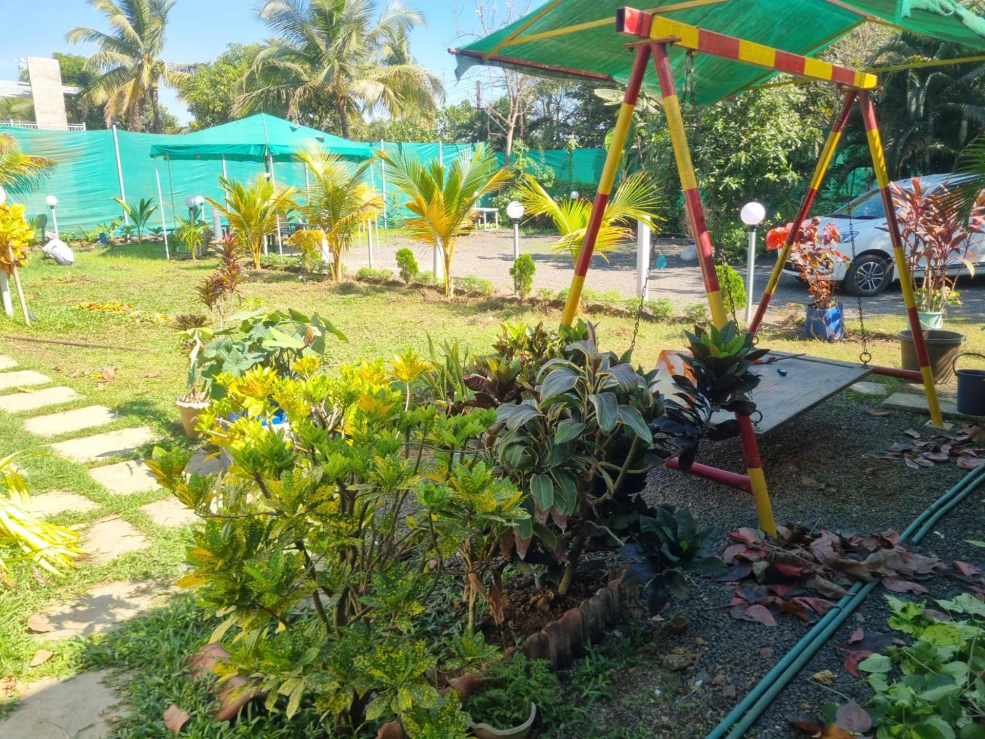 Humming Bird Beach Resorts Alībāg Exteriör bild